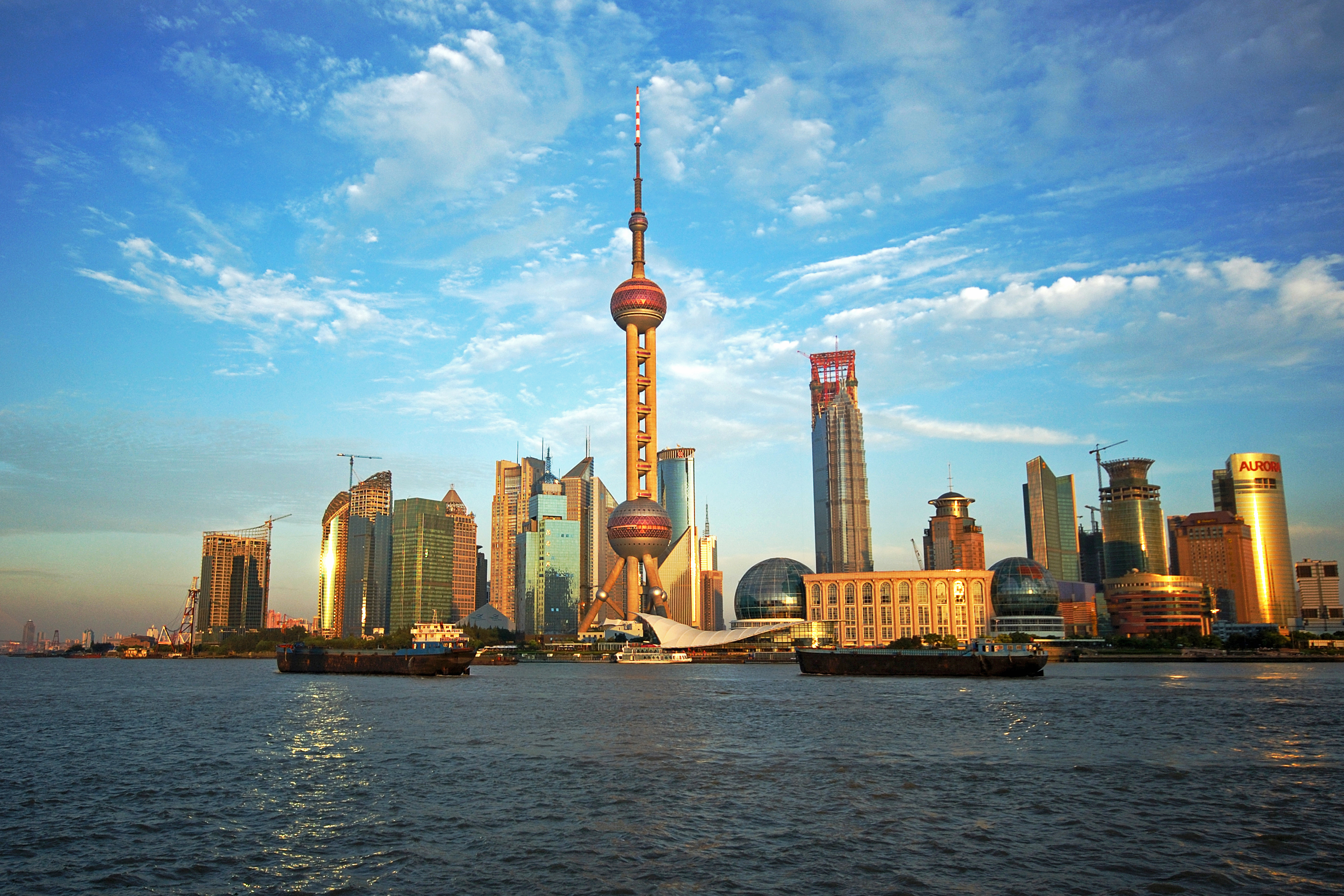 Shanghais skyline ved  Oriental Pearl Tower