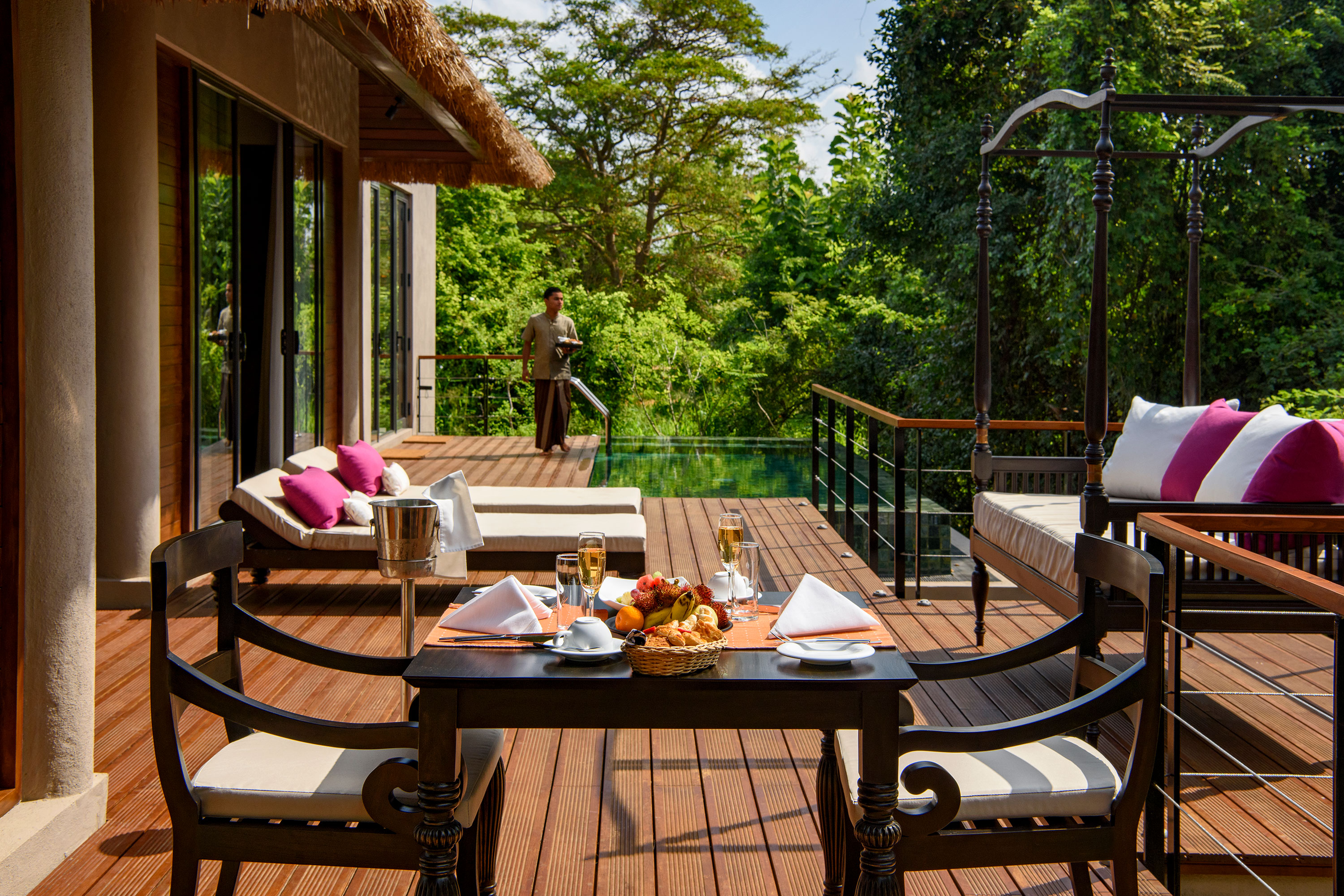 Deluxe Villa In Villa Dining