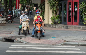 vietnam - ho chi minh_scooter_01