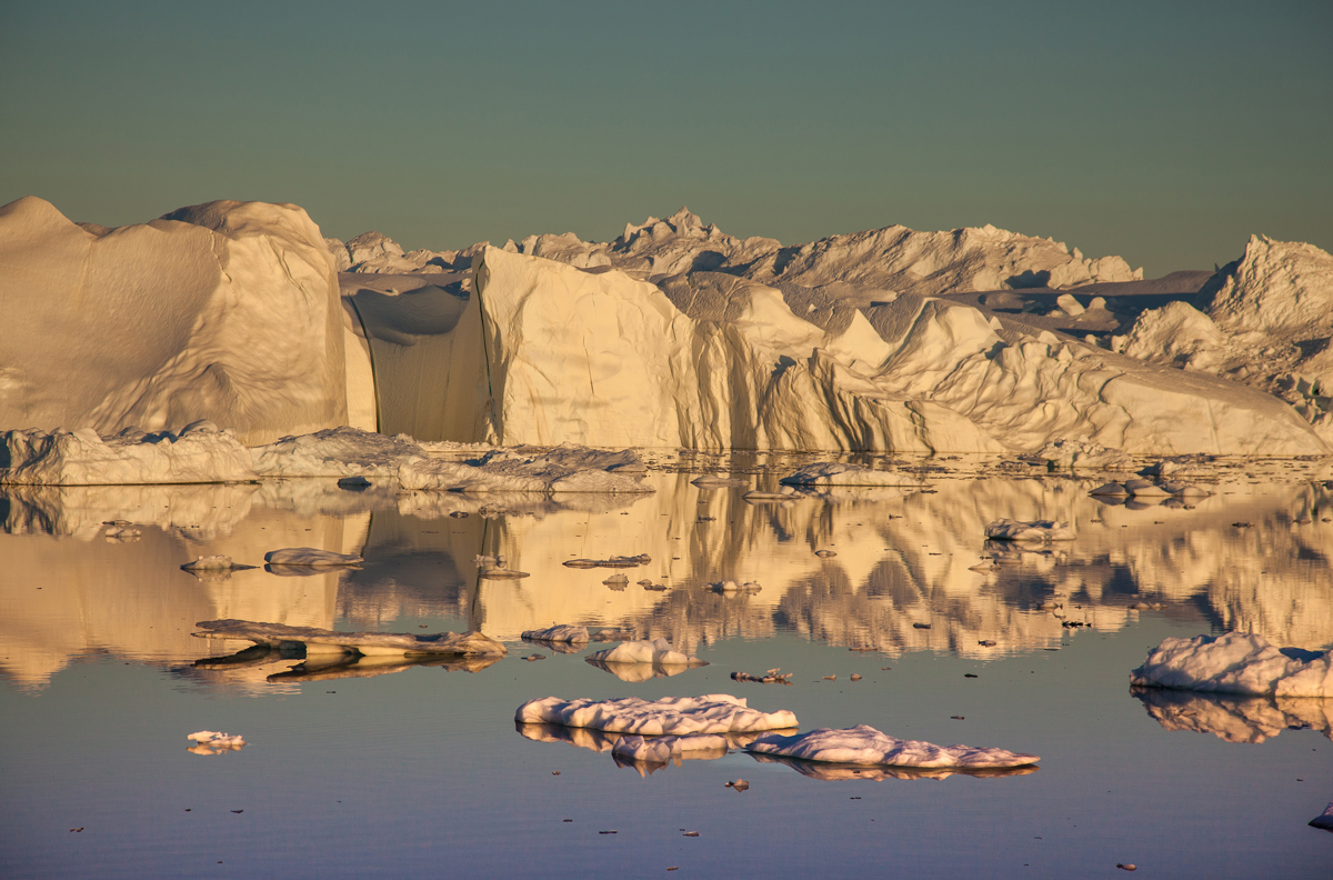 Oplev Isfjeldene i Ilulissat med Midnatssol