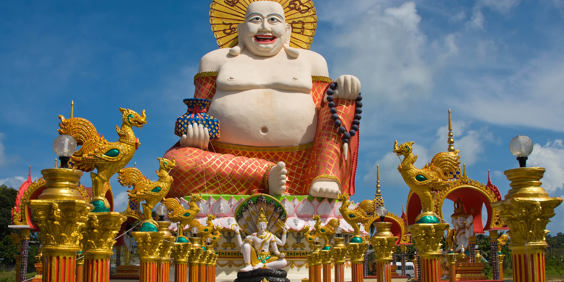 Et af ​​Koh Samuis vartegn er en 12 m høj gylden Buddha, bedre kendt som Big Buddha, som findes ved Wat Phra Yai.