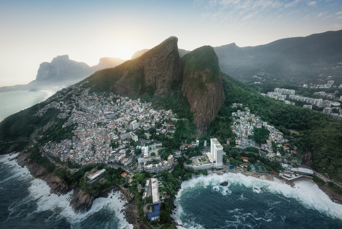Dois Irmaos Mountain W Vidigal Favela