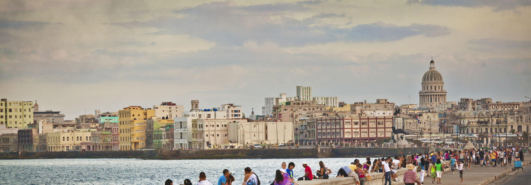 cuba - havana_malecon mennesker