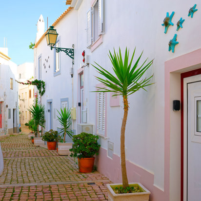 Algarve Albufeira Gade 01 Shutterstock 2410821173