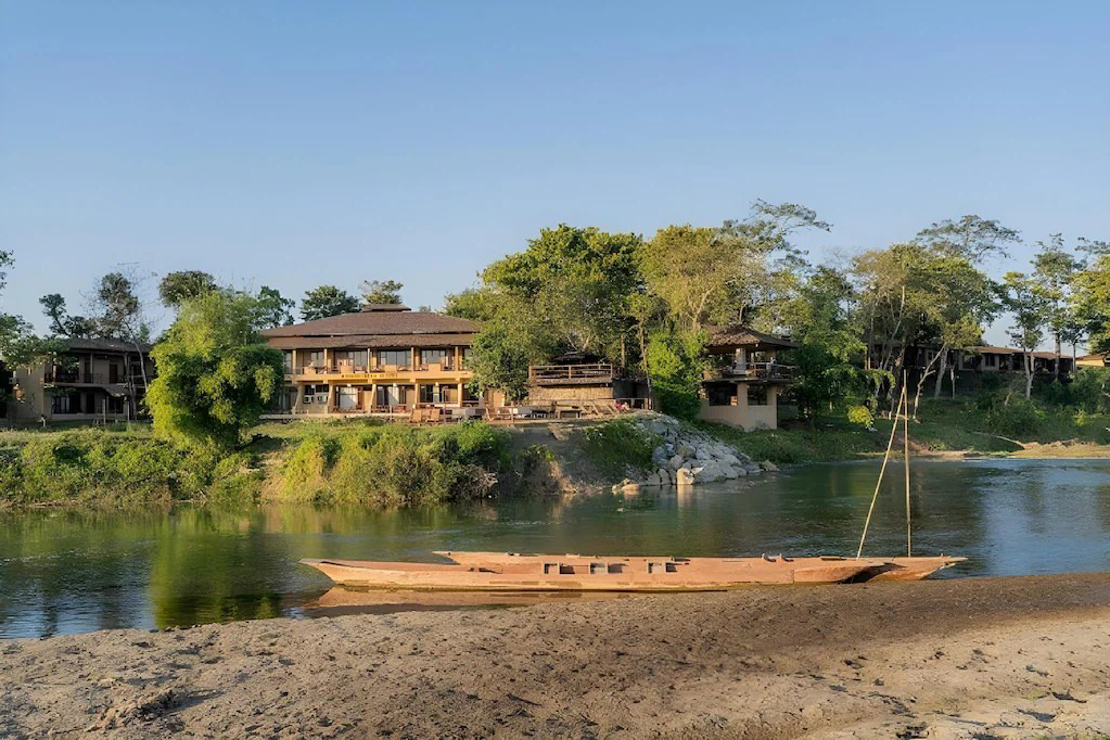 Jungle Vila Resort Facade 03