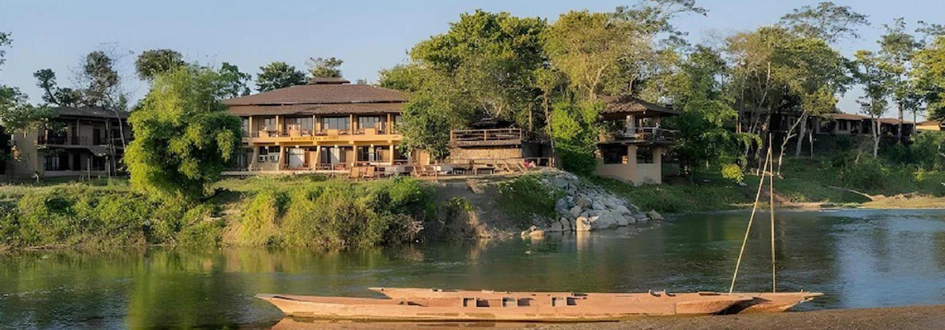 Jungle Vila Resort Facade 03