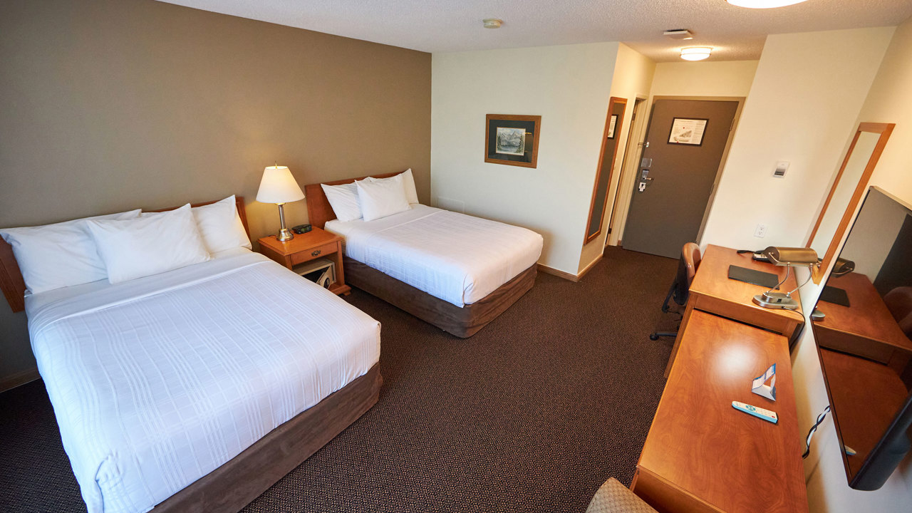 Twin bedroom