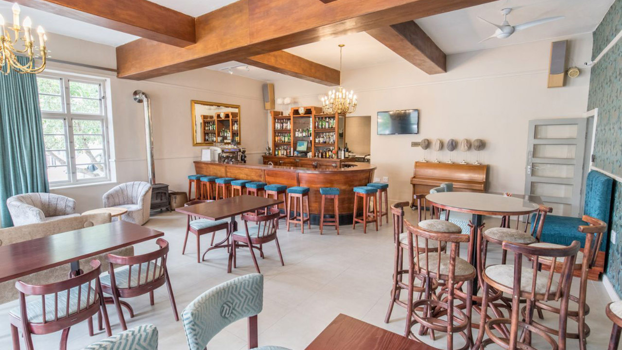 Montagu Country Hotel Bar 01