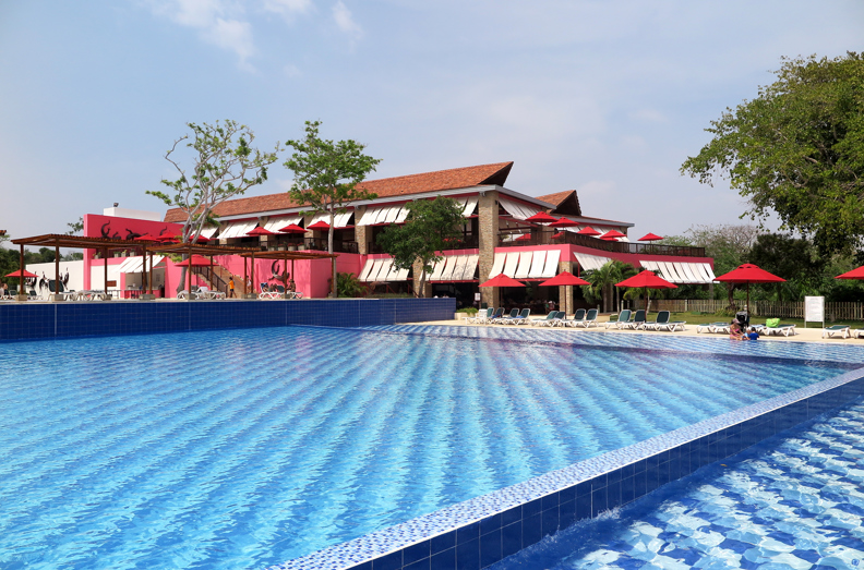 colombia - hotel royal decamaron_pool omraade_03