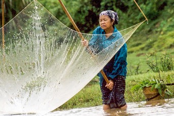 laos - laos_kvindelig_fisker2
