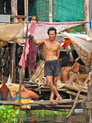cambodia - tonle sap lake_befolkning mand_01_hf