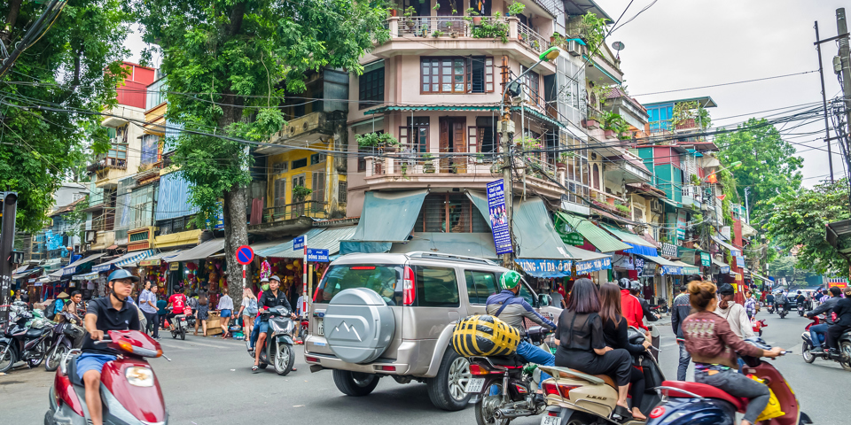 vietnam - hanoi scooter_01