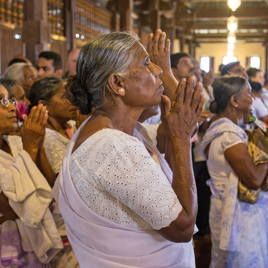 Kandy, hjemsted for Temple of the Tooth, er et religiøst kundepunkt