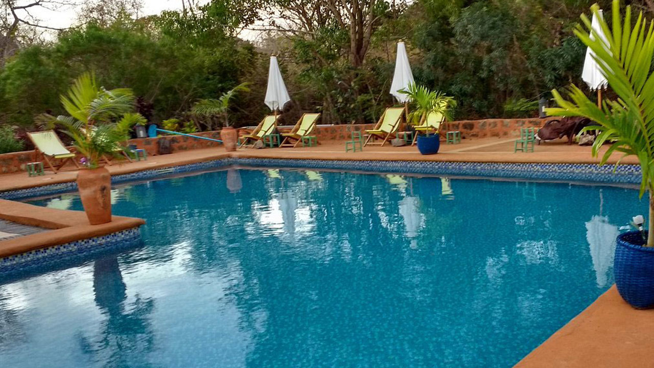 Ankarana Lodge Pool 01