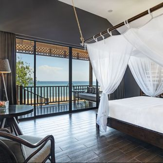 12 Boat House Beachfront Bungalow