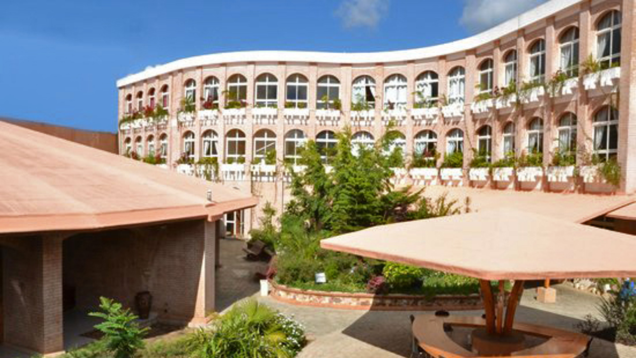 hotel zomatel_facade_01