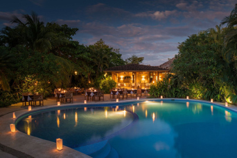 Cala Luna Boutique Hotel Pool Night 01