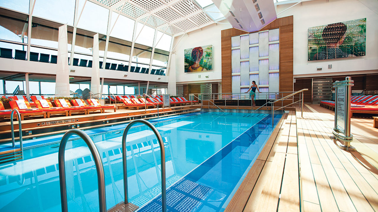 celebrity silhouette_pool_indendoers_03