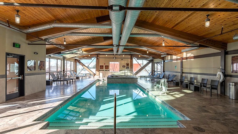 49Er Inn Suites Pool 01