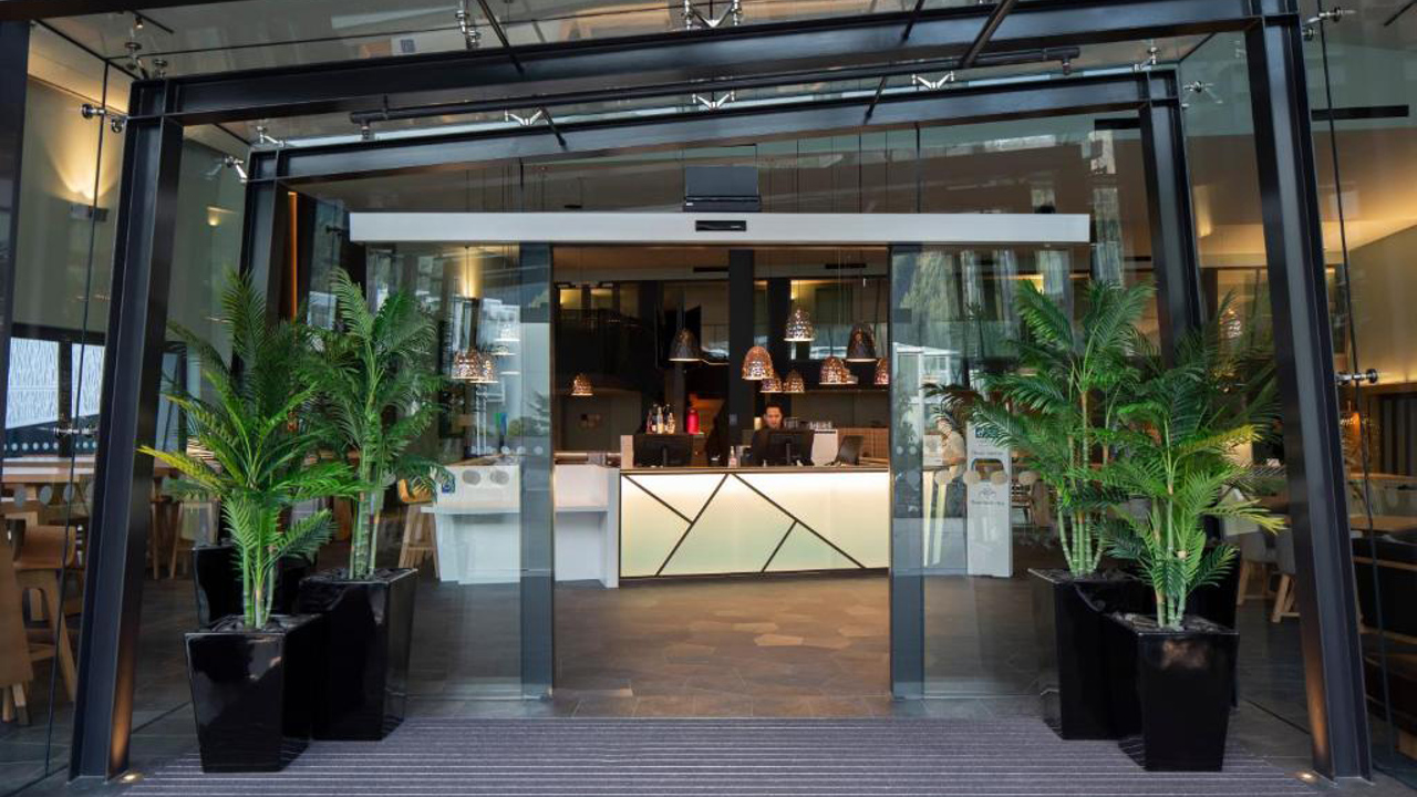 Holiday Inn Express Queenstown New Zealand Entrance