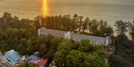 Lone Pine Resort Exterior