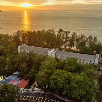 Lone Pine Resort Exterior