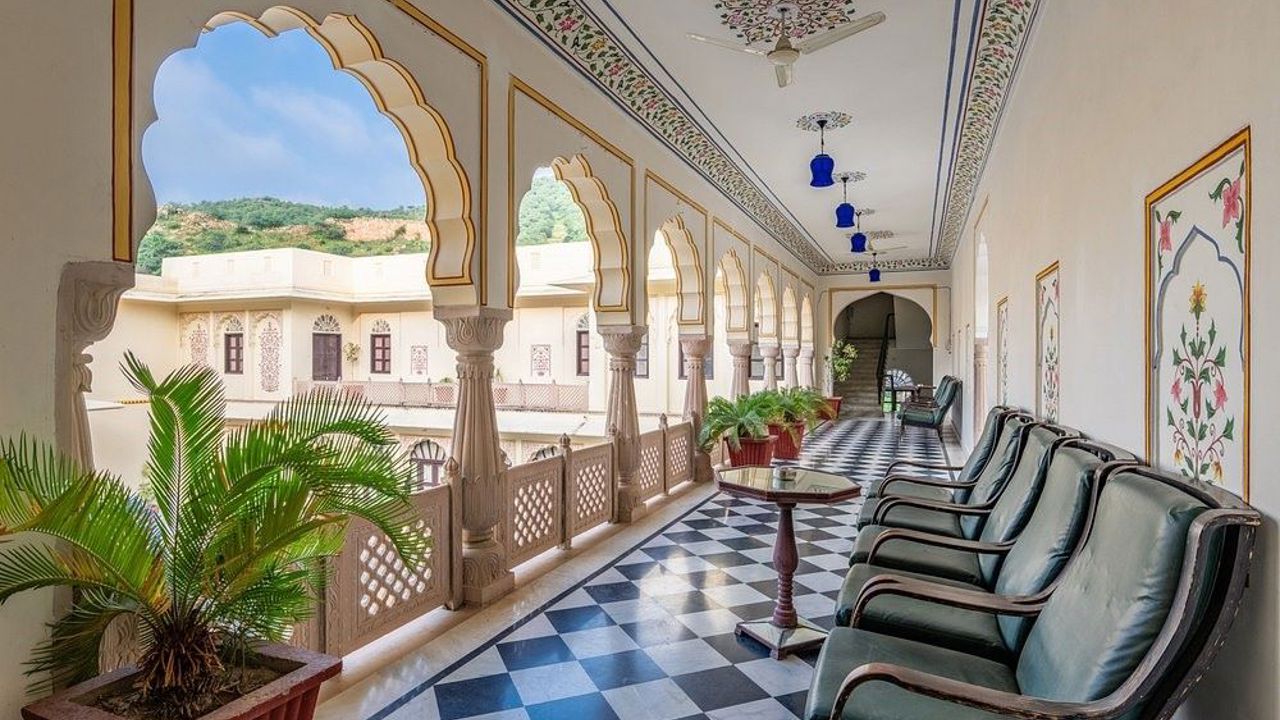 Dhulagarh Heritage Palace Hotel Svalegang
