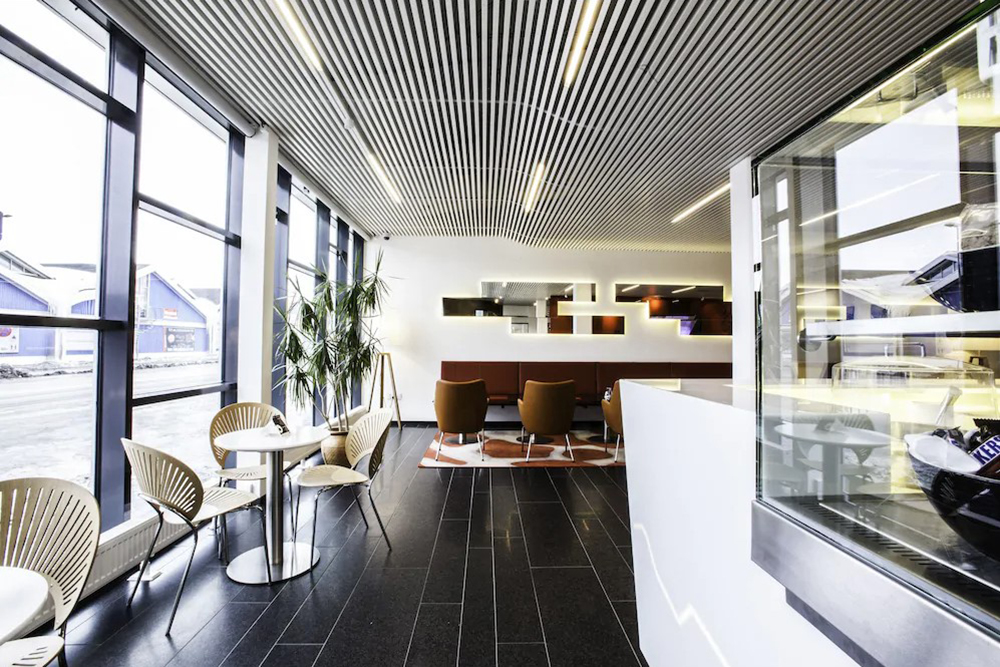 Hotel_hans_egede_cafe_01