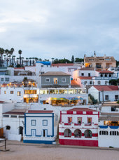 Algarve Carvoeiro Huse 01 Shutterstock 2465427373