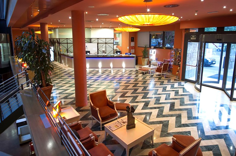 Hotel Ribeira Triana Lobby 01