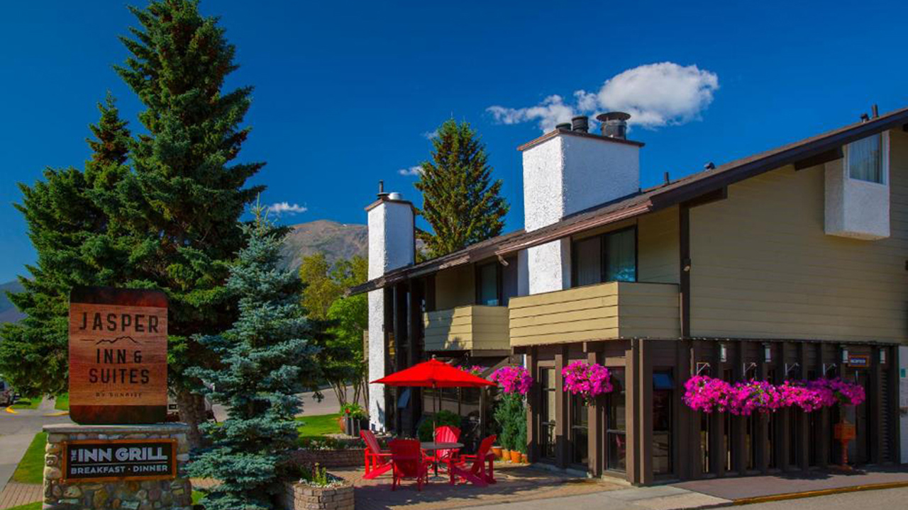 canada - jasper - Jasper_inn suites_exterior_01