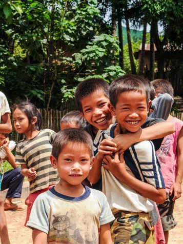 laos - laos_landsby nord for luang prabang_boern_01