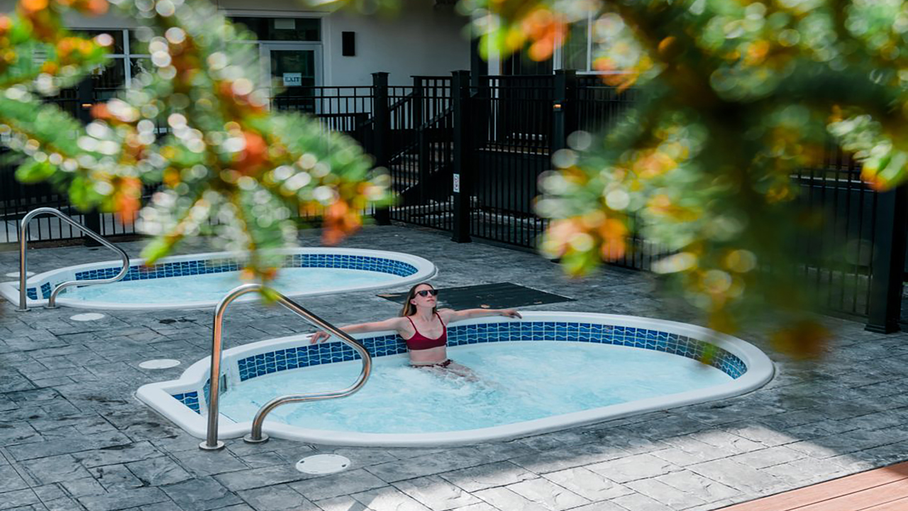 Mount Robson Inn Jacuzzi