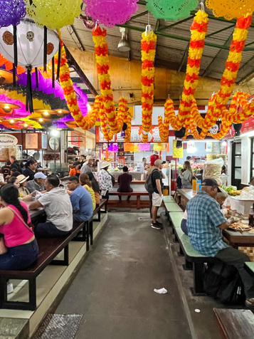 Vi tager på et af Oaxacas meget levende markeder