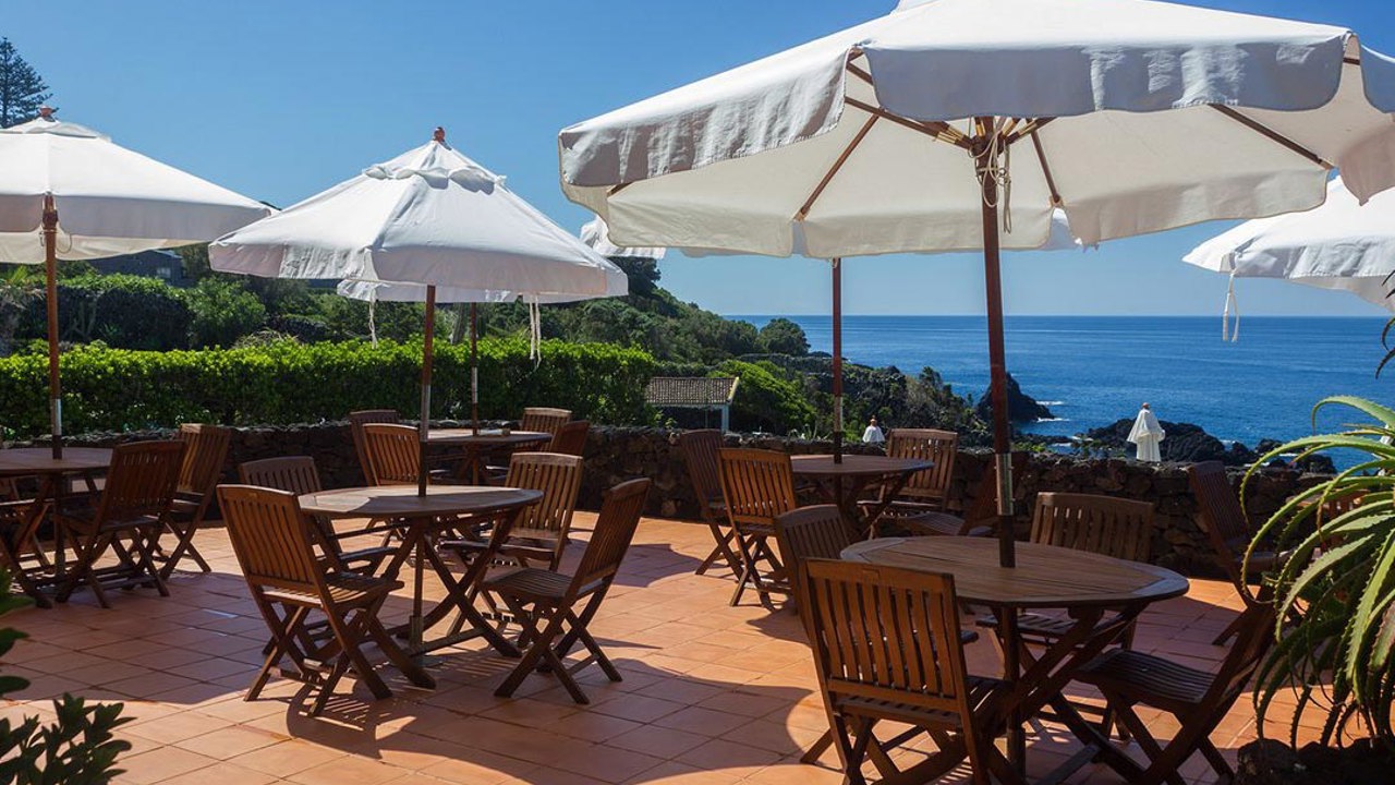 Caloura Hotel_pool_02