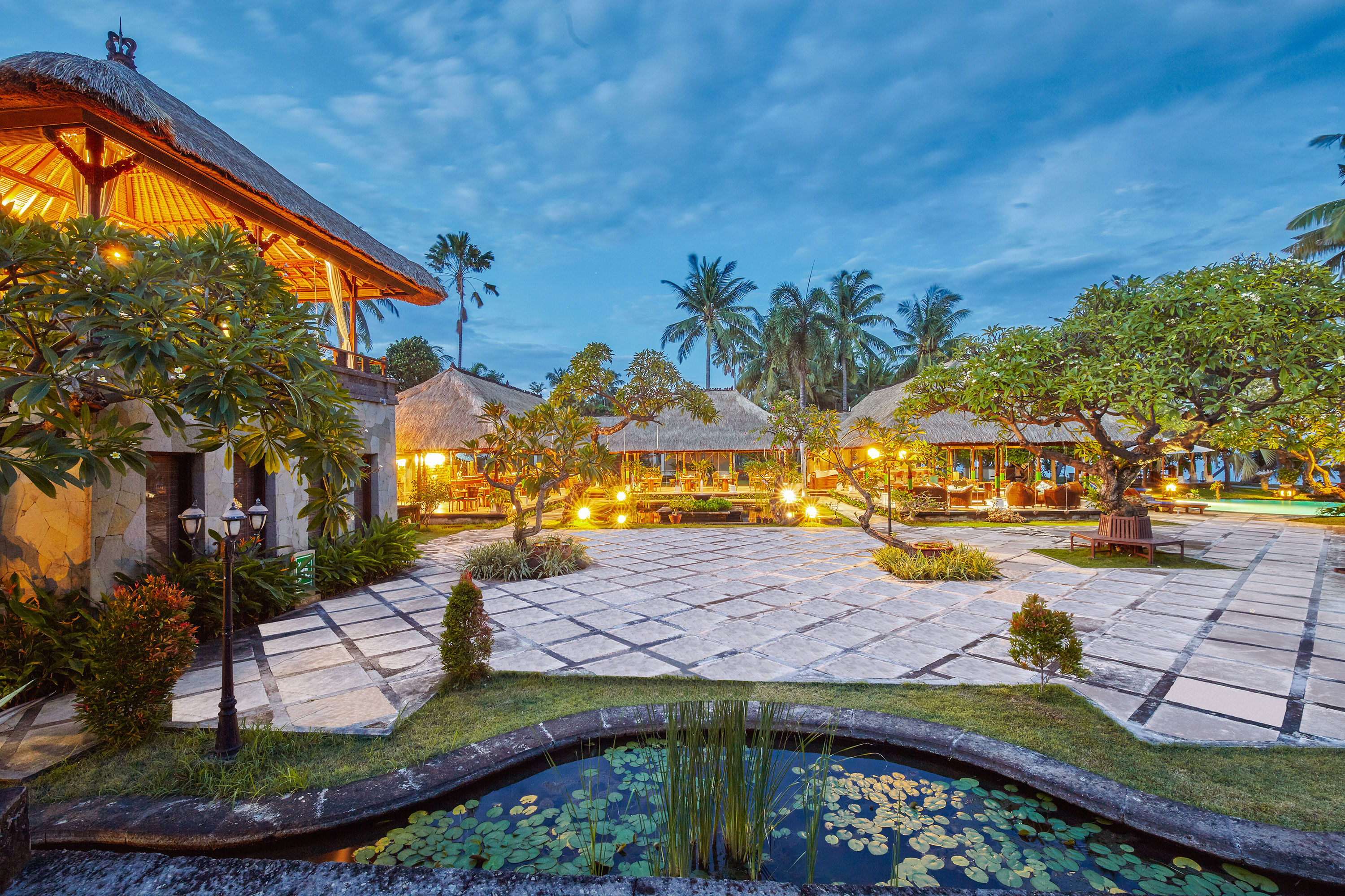 Exterior Saraswati Restaurant And Lobby