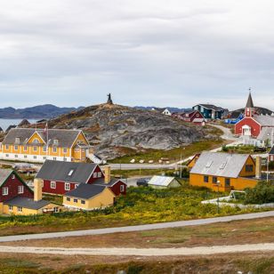 I slutter rejsen i Grønlands hovedstad Nuuk.