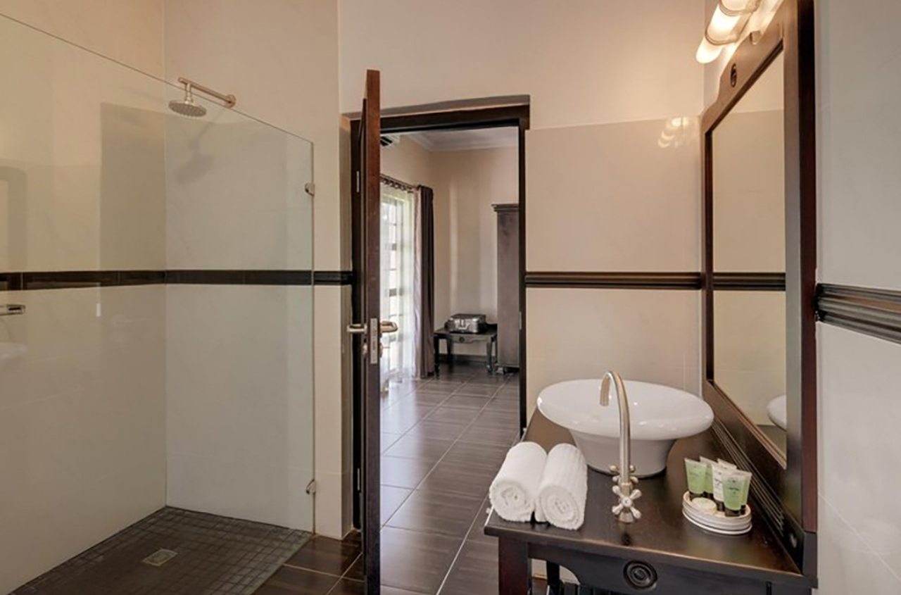 standard_room_bathroom_01