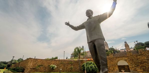 Vi begynder i Pretoria, hvor historien om Nelson Mandela er værd at dykke ned i. 