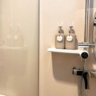 360 Issara Deluxe Room Toilet 01