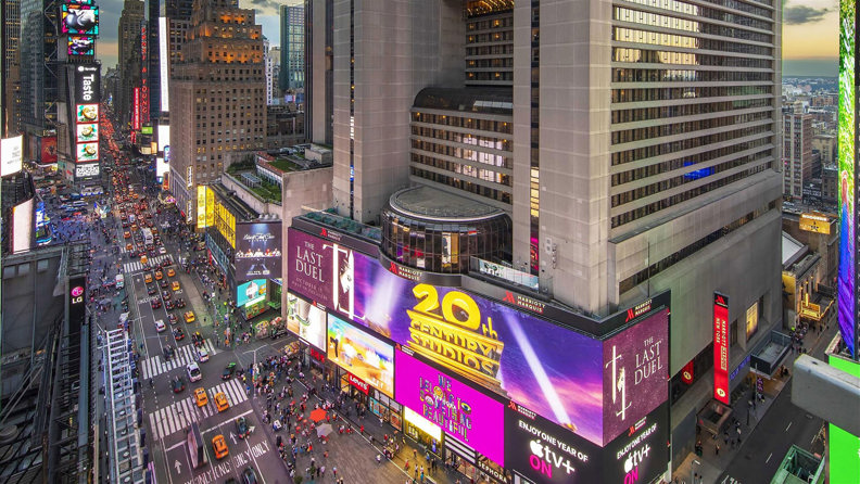 usa - nyc_marriott_marquis_ext_night_01