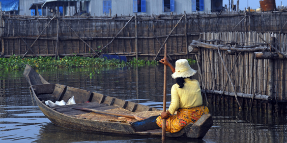 colombia - siem reap_befolkning_kvinde baad 01