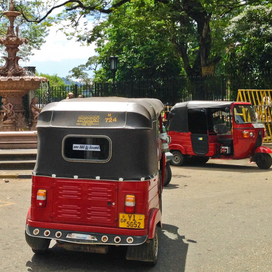 sri lanka - kandy_tuktuk_02