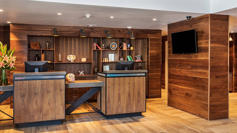 usa - Four points by sheration los angeles westside_front_desk_01