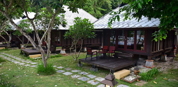 thailand - thanya_beach_resort_bungalow_ext
